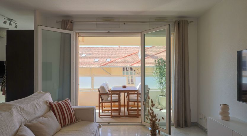 Photo of Carnot Charm