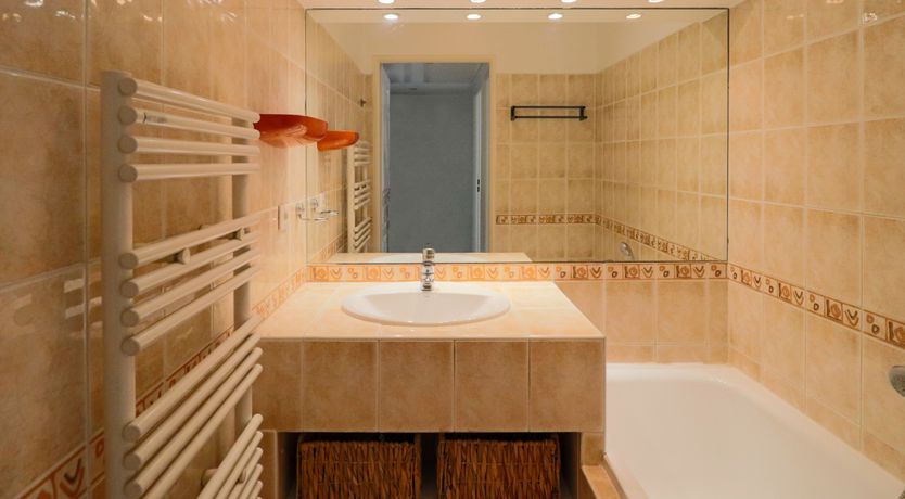 Photo of Carnot Charm