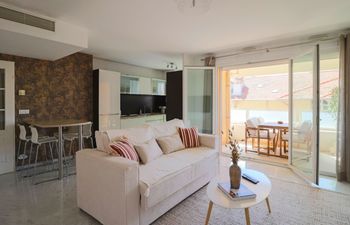 Carnot Charm Holiday Home