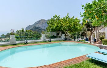 Beauty & Light Holiday Home