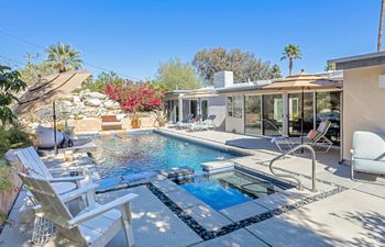 The Desert Pine Holiday Home