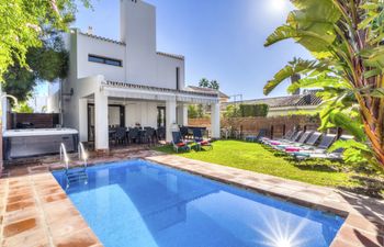 Golden Smile Holiday Home
