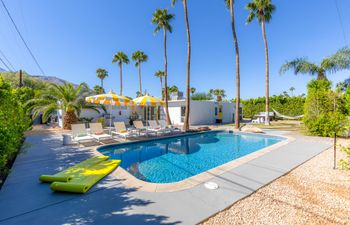 Wanderlust & Desert Dust Holiday Home