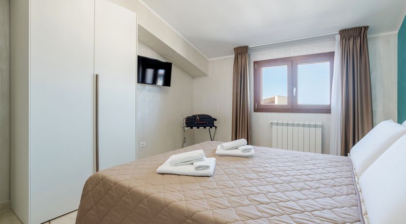 Photo of Crimson Seashore