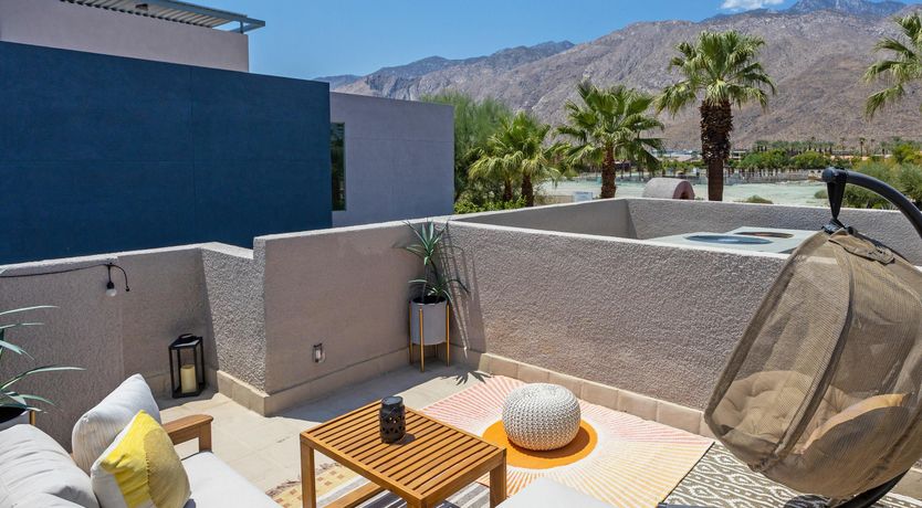 Photo of Cali Casablanca