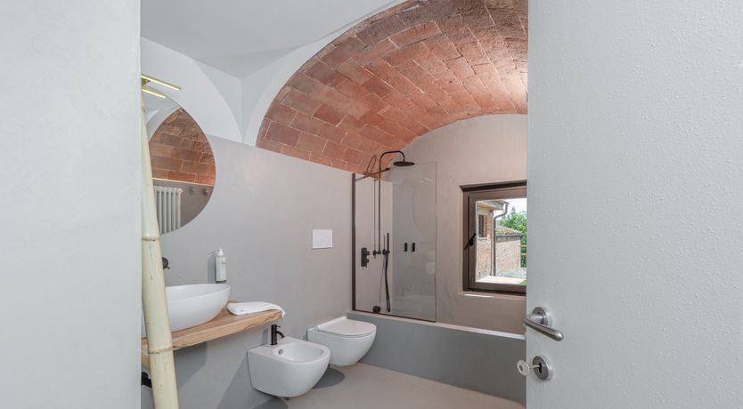 Photo of Sinalunga Style