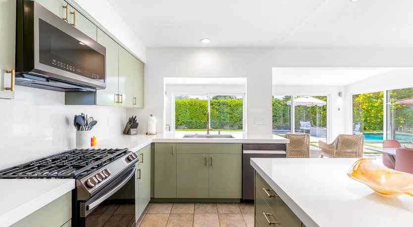 Photo of Tropical Whisper