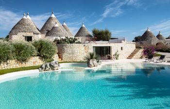 Ivory Wonder Holiday Home