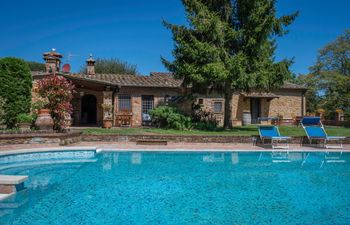 Tuscan Bolthole Holiday Home