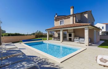Magica Holiday Home