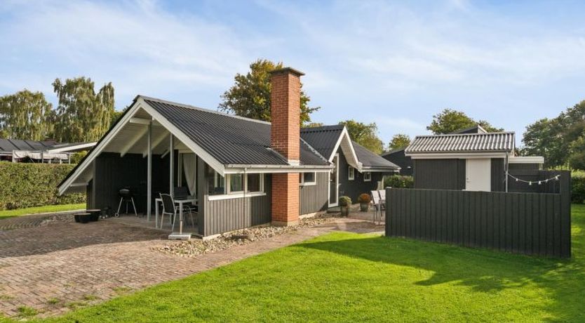 Photo of "Hannah" - 200m from the sea