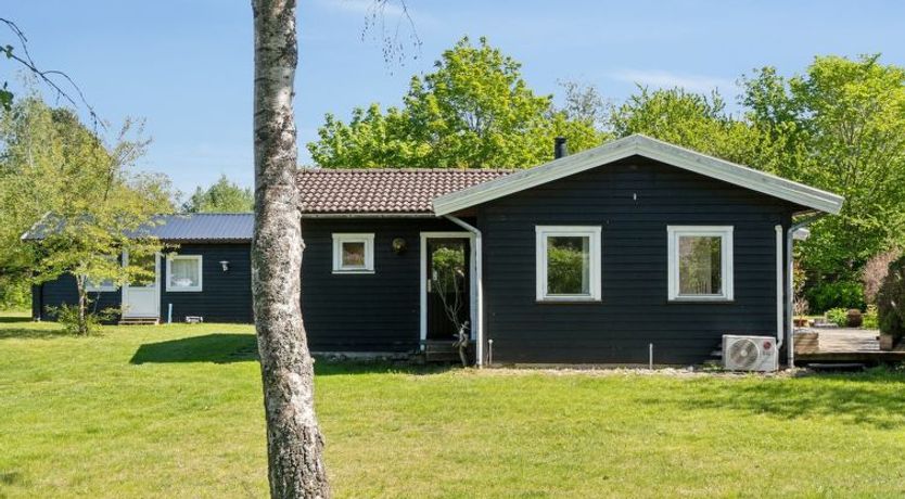 Photo of "Janna" - 1.4km from the sea