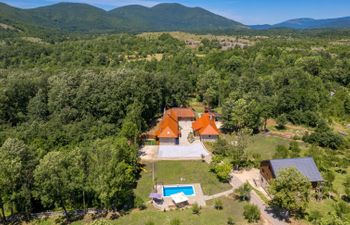 Relax Lika Holiday Home