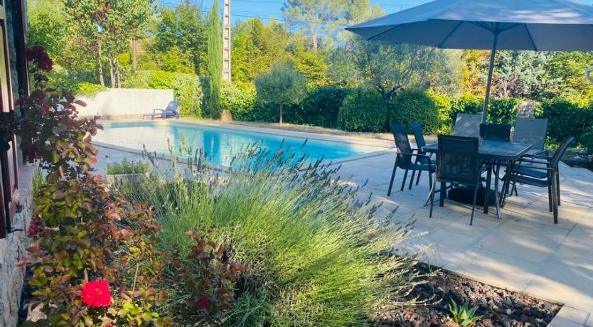 Photo of Les Pierres Fleuries