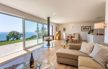 Avalon Sea Views Holiday Home