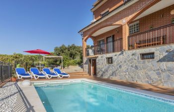 Perla Holiday Home