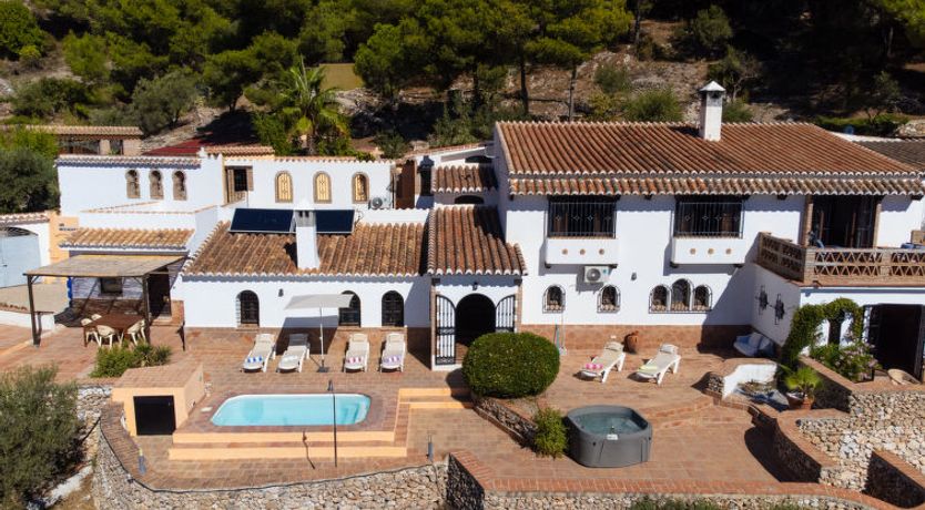 Photo of El Comendador