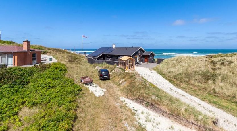 Photo of "Arngrim" - 100m from the sea