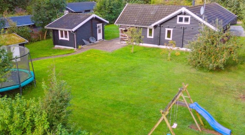 Photo of "Hjorthung" - 2km from the sea