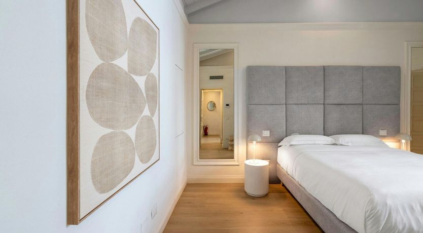 Photo of The Florentine Hour