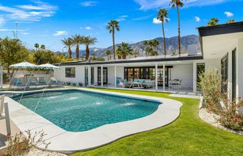 Desert Treasure Holiday Home