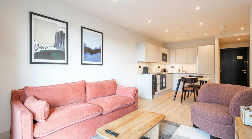 Photo of Colindale Chic