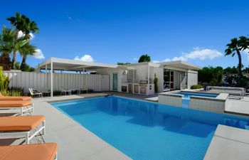 Desert Drive Holiday Home