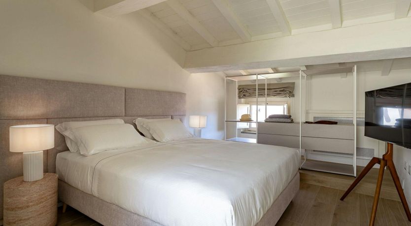 Photo of Jewel & Ivory