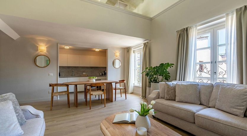 Photo of Jewel & Ivory