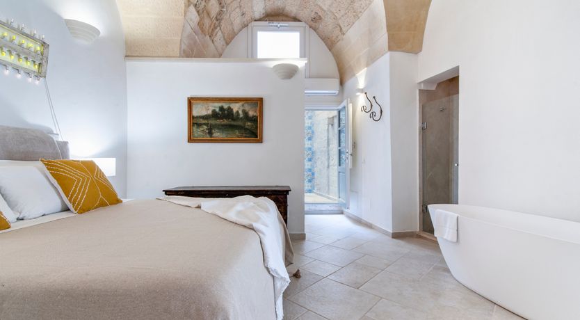 Photo of Baroque Glow