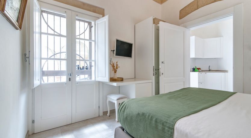 Photo of Baroque Glow