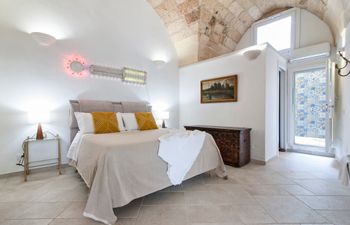 Baroque Glow Holiday Home