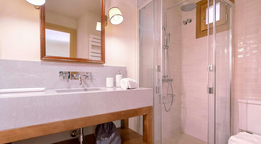 Photo of The Sevillian Gem