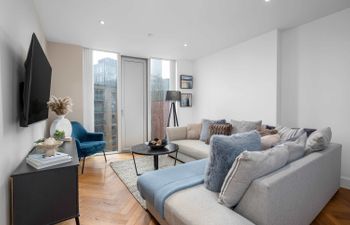 Manchester Outlook Holiday Home