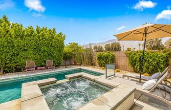 Desert Blossom Holiday Home