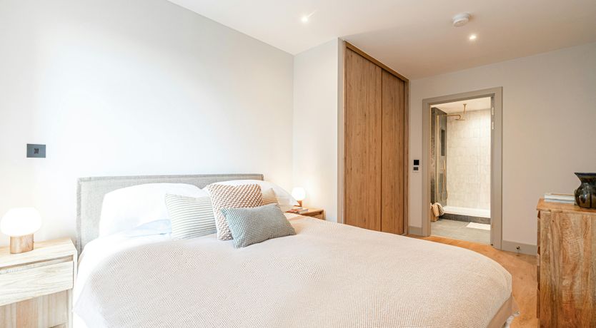 Photo of Gateway to Colindale