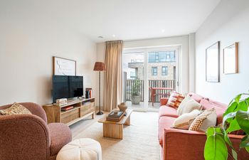 Gateway to Colindale Holiday Home