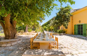 Gold & Azure Holiday Home