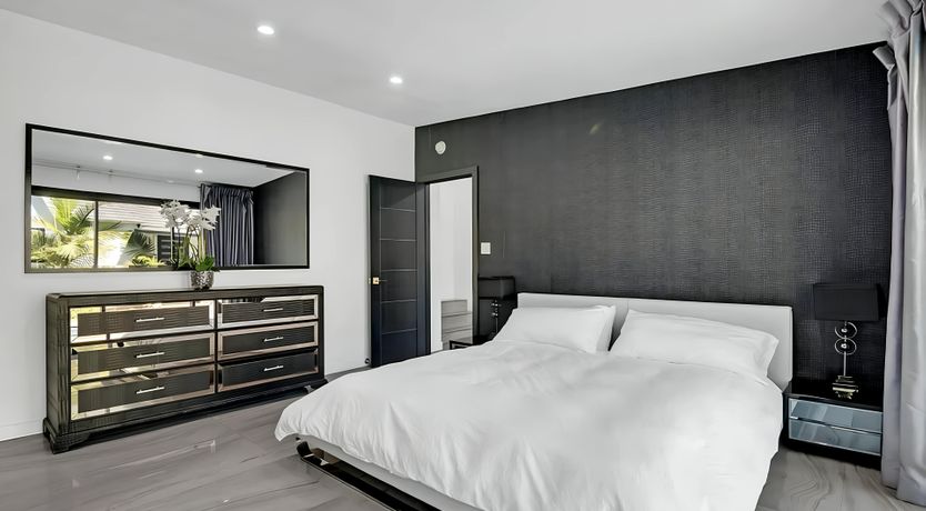 Photo of Sleek Stardust