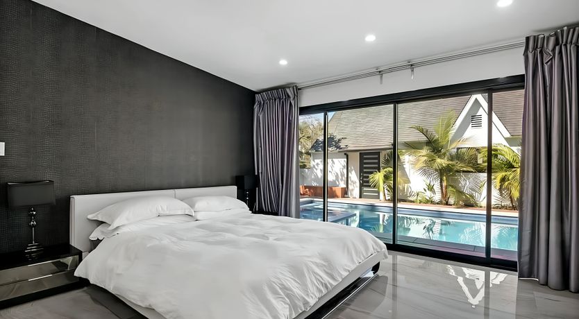 Photo of Sleek Stardust