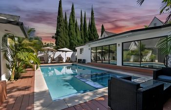 Sleek Stardust Holiday Home