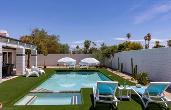 Stardust Poolhouse Holiday Home