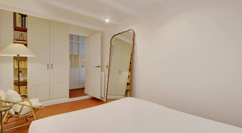 Photo of Paris Shadow