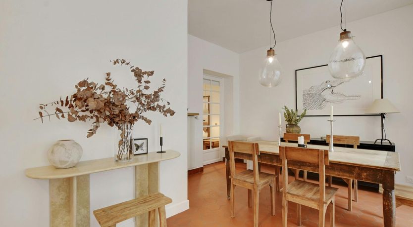 Photo of Paris Shadow