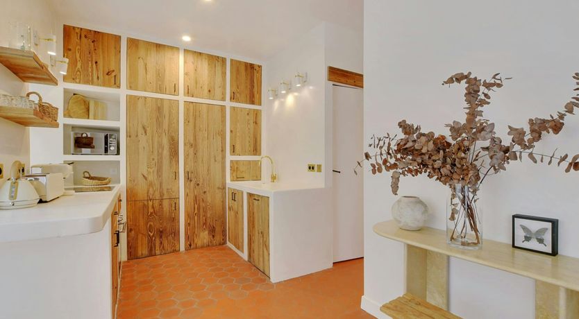 Photo of Paris Shadow