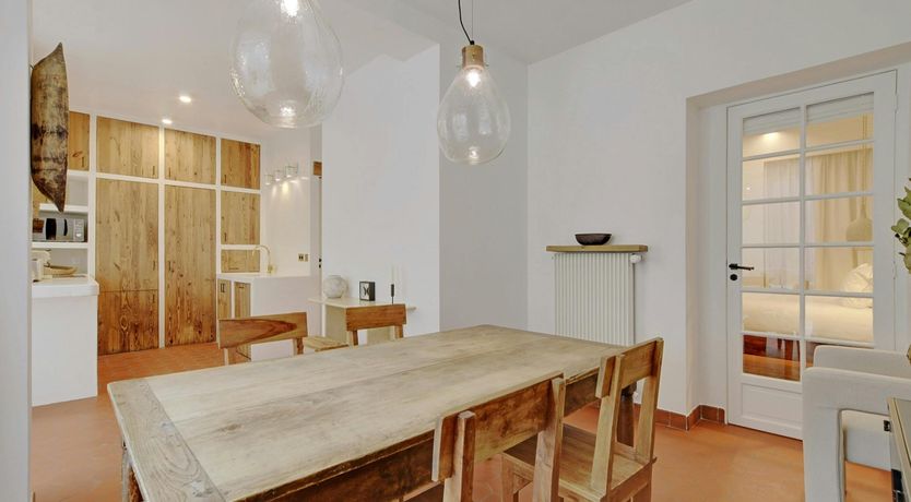 Photo of Paris Shadow