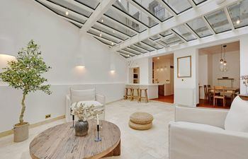 Paris Shadow Holiday Home