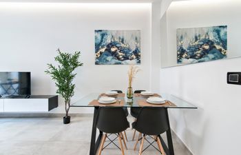 Golden Gateway Holiday Home