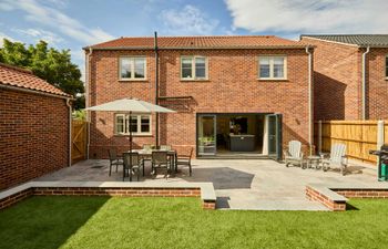 Northern Manor Holiday Home
