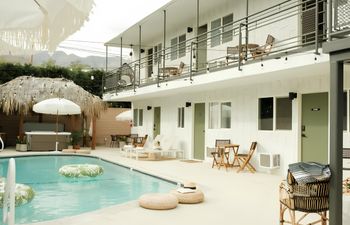 A Golden Oasis Holiday Home